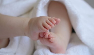 ‘नींद’ बनी कालः मां-बाप के बीच में सो रहा था 21 दिन का मासूम, हुआ कुछ ऐसा कि बच्चे की चली गई जान