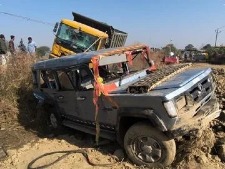 खड़ी क्रूजर को हाईवा ने मारी टक्कर, दो की मौत, छह घायल