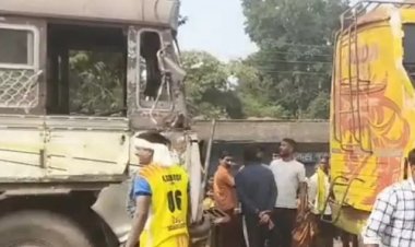 खड़ी बस से टकराई ट्रक, 3 महिलाओं समेत 4 घायल...