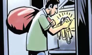 दुर्ग में बेखौफ चोर: शिक्षिका के घर से 75 हजार की चोरी