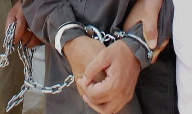 चलती ट्रेन में बैग चोरी की कोशिश नाकाम, सहयात्रियों ने चोर को पकड़कर RPF को सौंपा