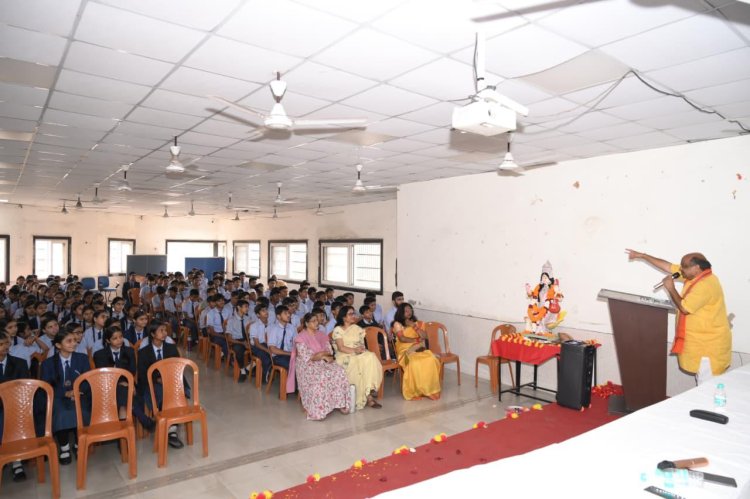 उत्तर विधायक पुरंदर मिश्रा जी के करकमलों से आत्मानंद उत्कृष्ट विद्यालय में स्टेज का लोकार्पण