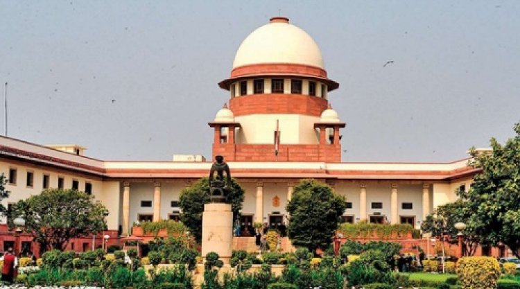 स्कूलों में छात्राओं को मुफ्त सैनेटरी पैड अनिवार्य, सुप्रीम कोर्ट का सख्त निर्देश