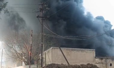 भनपुरी स्थित डामर फैक्ट्री में भीषण आग, दमकल की कई गाड़ियां मौके पर