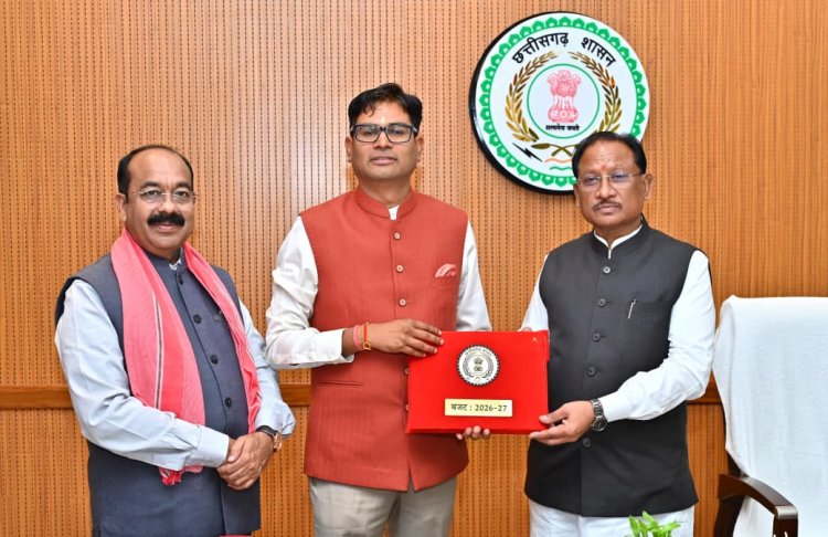 बजट में महतारी वंदन योजना के लिए ₹8200 करोड़ का प्रावधान