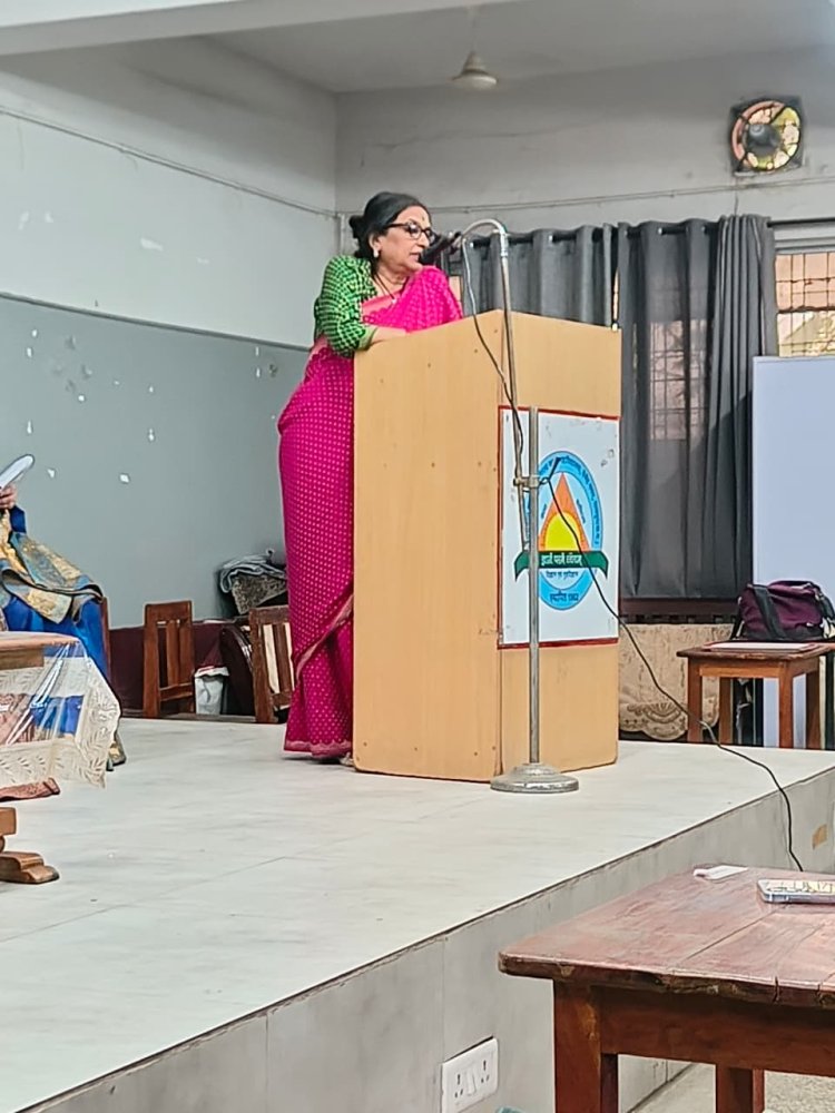 अंतर्राष्ट्रीय महिला दिवस के उपलक्ष्य में संत गोबिंदराम शदाणी शासकीय कला एवं वाणिज्य कन्या महाविद्यालय में वूमोनिया फोरम द्वारा युगानुकुल मातृत्व विषय पर प्राचार्य डॉ उषा किरण अग्रवाल के संरक्षण में महाविद्यालय सभागार में परिचर्चा