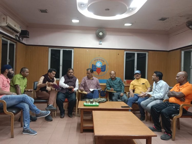 रायपुर प्रेस क्लब में ‘खेल मड़ई-2’ का आगाज जल्द  दिवंगत पत्रकारों की स्मृति में होगी विभिन्न प्रतियोगिताएं   कैरम, शतरंज, बैडमिंटन और टेबल टेनिस की होंगी स्पर्धाएं