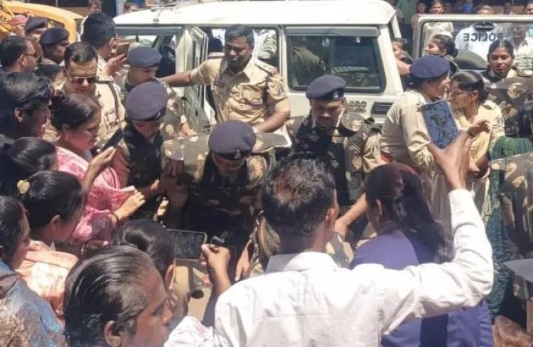 गुढ़ियारी में सड़क चौड़ीकरण का विरोध, कार्रवाई के खिलाफ सड़क पर उतरे लोग