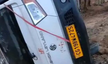 चौथिया कार्यक्रम में जा रही पिकअप पलटी: 1 की मौत और 17 घायल