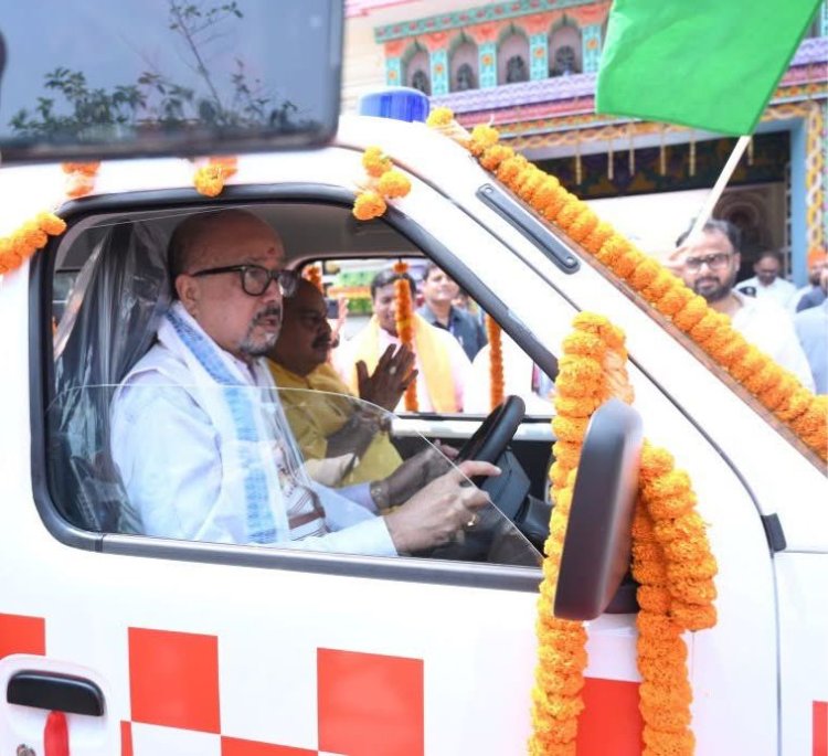 पहियों पर दौड़ी संवेदना: रमेन डेका की अगुवाई, पुरन्दर मिश्रा के साथ जनसेवा का संकल्प