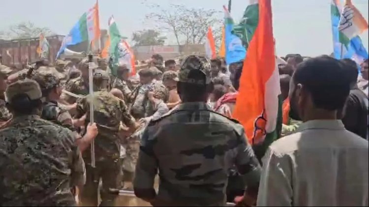 तिल्दा में बाईपास रोड की मांग को लेकर कांग्रेस ने किया मंत्री बंगले का घेराव