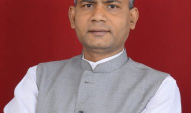दैनिक वेतन भोगियों के नियमितीकरण मामले में सरकार क्यों चुप है