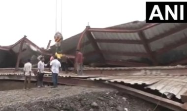कोलकाता में तीन मंजिला गोदाम ज़मींदोज़, 50 लोगों के दबे होने की आशंका, 18 घायल