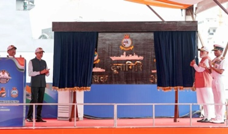 पीएम मोदी ने कोलकाता में भारतीय नौसेना को सौंपे 3 स्वदेशी युध्दपोत