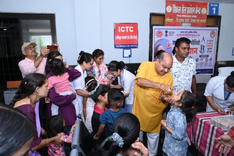 राष्ट्रीय पल्स पोलियो अभियान का शुभारंभ, विधायक पुरन्दर मिश्रा ने नन्हे बच्चों को पिलाई पोलियो की दो बूंद