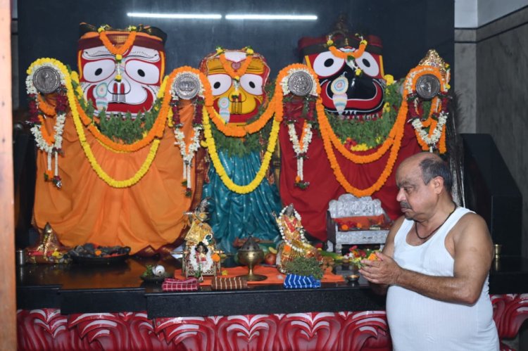 श्रद्धालुओं के साथ विधायक पुरन्दर मिश्रा ने की भगवान जगन्नाथ की पूजा-अर्चना, 108 कलशों से हुआ दिव्य महाअभिषेक