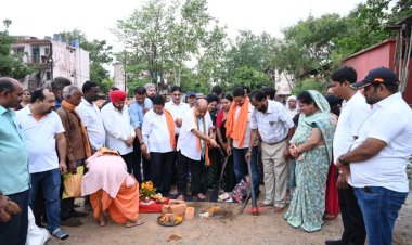 गुरु घासीदास वार्ड को मिली नई सौगात, विधायक पुरन्दर मिश्रा ने सामुदायिक भवन निर्माण का किया भूमिपूजन