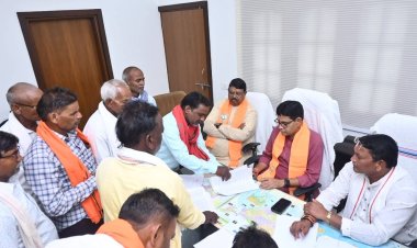 सहयोग केंद्र जनदर्शन में मंत्री टंक राम वर्मा ने सुनीं कार्यकताओं एवं आमजनों की समस्याएं, त्वरित निराकरण के दिए निर्देश