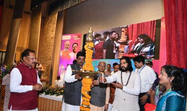 'दीदी के गोठ' बना महिला सशक्तिकरण का सशक्त मंच, मुख्यमंत्री विष्णु देव साय बोले— मातृशक्ति के योगदान से साकार होगा विकसित छत्तीसगढ़ का सपना*