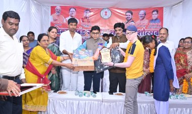 शिक्षा के महापर्व में गूंजा उज्ज्वल भविष्य का संकल्प: कैबिनेट मंत्री टंकराम वर्मा एवं जिला पंचायत अध्यक्ष नवीन अग्रवाल ने किया मेधावी विद्यार्थियों का सम्मान*