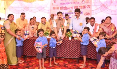 *मोहदी में विकासखंड स्तरीय शाला प्रवेशोत्सव एवं प्रतिभा सम्मान समारोह सम्पन्न, नवीन अग्रवाल ने कहा— मेहनत और अनुशासन से ही विद्यार्थी गढ़ेंगे विकसित छत्तीसगढ़ की नींव*