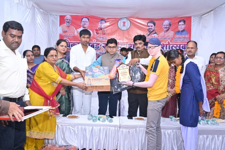 शिक्षा के महापर्व में गूंजा उज्ज्वल भविष्य का संकल्प: कैबिनेट मंत्री टंकराम वर्मा एवं जिला पंचायत अध्यक्ष नवीन अग्रवाल ने किया मेधावी विद्यार्थियों का सम्मान*