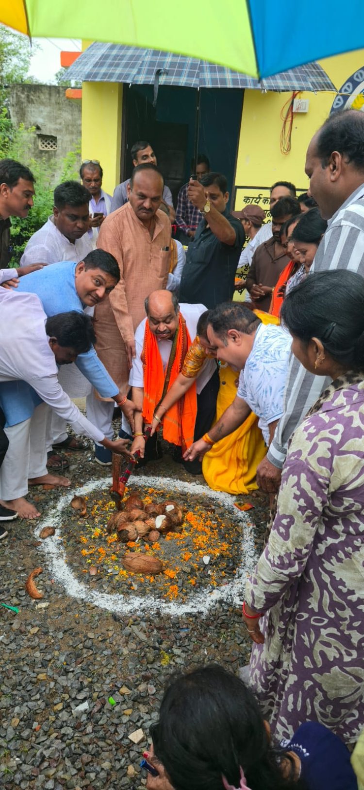 पुरंदर मिश्रा ने उत्तर विधानसभा को दी विकास की सौगात: दो आंगनबाड़ी भवनों का लोकार्पण, नए सामुदायिक भवन का भूमिपूजन