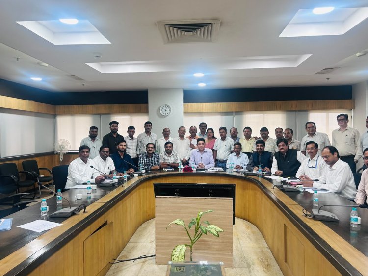 राज्य के पेंशनरों के लिये भी प्रस्ताव सेंट्रल गवर्नमेंट हेल्थ स्कीम (CGHS) अनुसार दिया है- राजेश चटर्जी  ई-कार्ड के द्वारा सभी प्रकार के बीमारी का होगा कैशलेस इलाज-  नो रेफेर डायरेक्ट ट्रीटमेंट, सरकार ने किया सपना साकार -