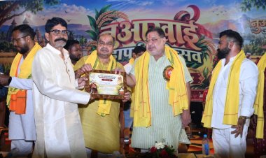नुआखाई महापर्व में गूंजा सामाजिक एकता और संस्कृति का संदेश, विधायक पुरन्दर मिश्रा ने प्रतिभाओं का किया सम्मान  “अपनी संस्कृति और परंपराओं को सहेजना हमारी जिम्मेदारी, प्रतिभाओं को सम्मान देना समाज की ताकत” — पुरन्दर मिश्रा