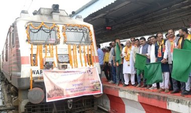 मथुरा-वृंदावन के लिए 800 वरिष्ठ यात्रियों का जत्था रवाना
