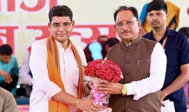 राजस्व मंत्री श्री टंकराम वर्मा के निवास पर आयोजित तीज मिलन समारोह में शामिल हुए मुख्यमंत्री श्री साय