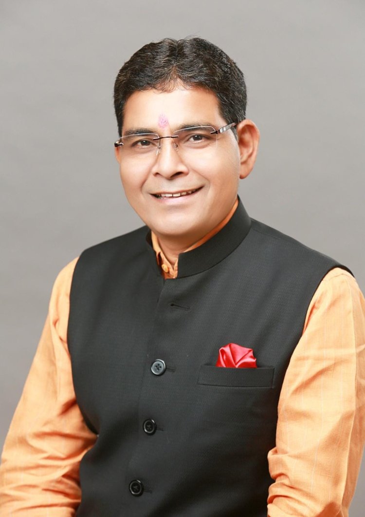 युवाओं के आत्मविश्वास और व्यक्तित्व विकास की दिशा में एक मील का पत्थर- मंत्री श्री टंक राम वर्मा  उच्च शिक्षा विभाग की विशेष पहल  छत्तीसगढ़ के जनजातीय क्षेत्रों के युवाओं का अंग्रेजी सम्प्रेषण कौशल संवरेगा